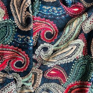 52”x52” Vintage paisley weave motif wrap.